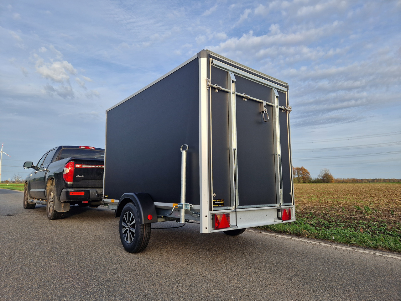 Ремарке за мотор Variant C1315 C2 Edition black 258x148x157cm Alufelgen Heckrampe 1350kg 100km/H black deal: снимка 16