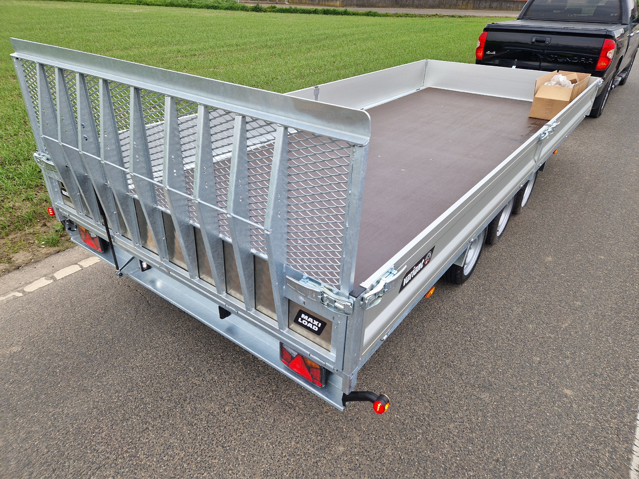 Variant Maschinentransporter 3553 UX Maxi Load LED Tridem Parabelfeder 3500kg Modell 2024 - Самосвал ремарке: снимка 5 Variant Maschinentransporter 3553 UX Maxi Load LED Tridem Parabelfeder 3500kg Modell 2024 - Самосвал ремарке: снимка 5