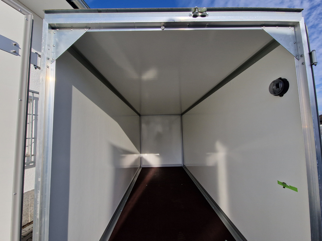 WM Meyer Koffer AZ 2040/151 S35 401x151x185cm (XL) 2000kg - Затворена каросерия ремарке: снимка 4 WM Meyer Koffer AZ 2040/151 S35 401x151x185cm (XL) 2000kg - Затворена каросерия ремарке: снимка 4