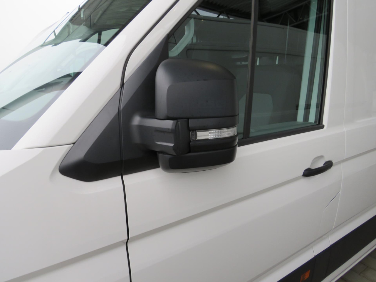 VOLKSWAGEN Crafter 35 L3H3 Kasten 4MOTION Navi ZV - Товарен бус: снимка 2 VOLKSWAGEN Crafter 35 L3H3 Kasten 4MOTION Navi ZV - Товарен бус: снимка 2