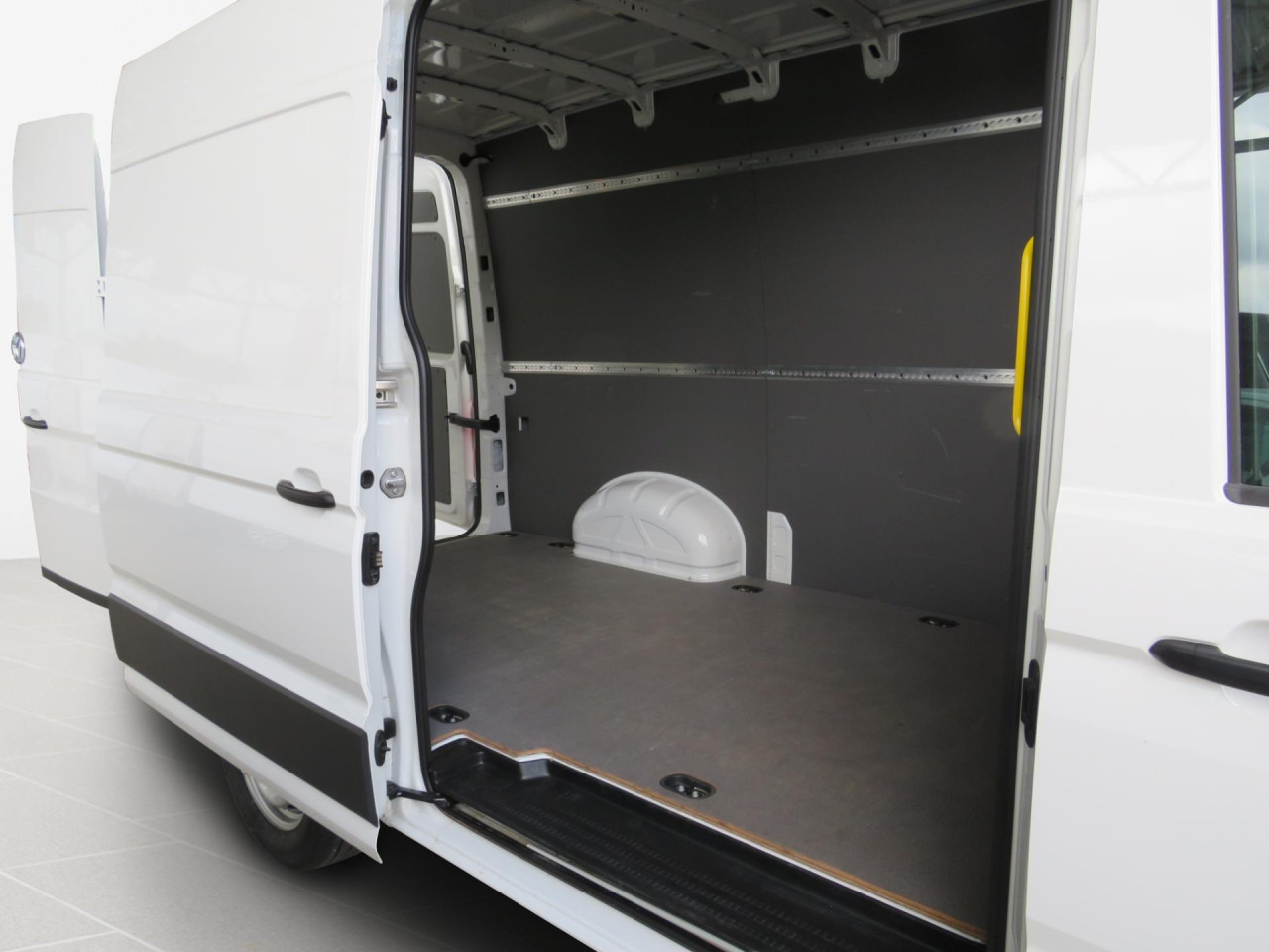 VOLKSWAGEN Crafter 35 L3H3 Kasten Klima ZV - Товарен бус: снимка 4 VOLKSWAGEN Crafter 35 L3H3 Kasten Klima ZV - Товарен бус: снимка 4