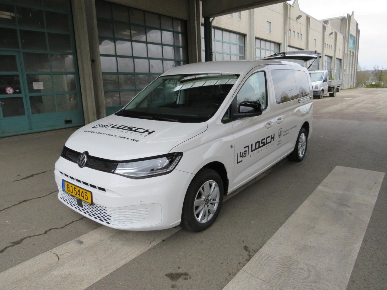Volkswagen Caddy Maxi Kombi Rollstuhlumbau Taxirampe Navi - Лек автомобил: снимка 2 Volkswagen Caddy Maxi Kombi Rollstuhlumbau Taxirampe Navi - Лек автомобил: снимка 2