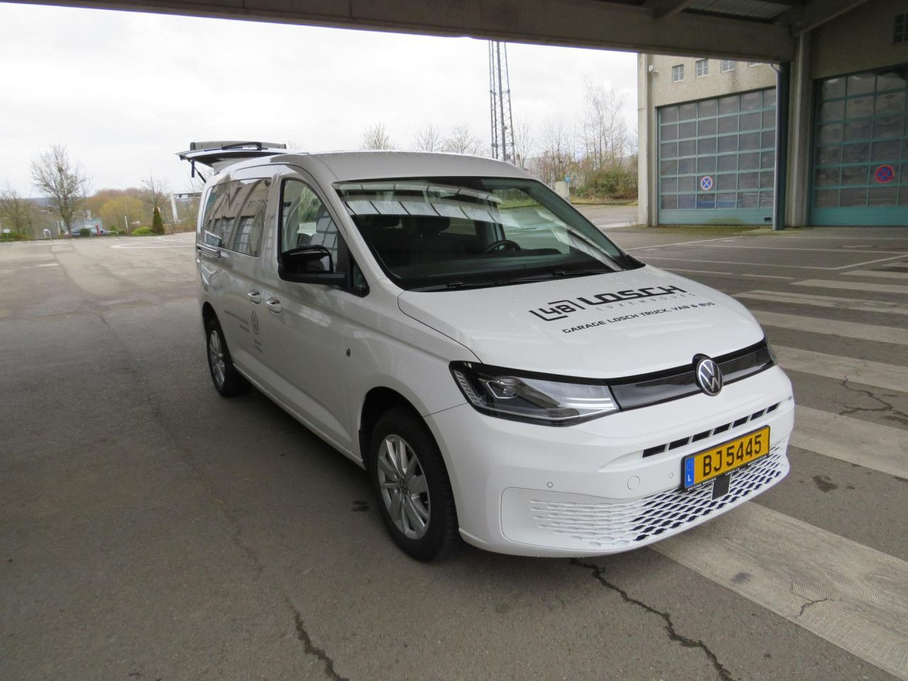 Volkswagen Caddy Maxi Kombi Rollstuhlumbau Taxirampe Navi - Лек автомобил: снимка 5 Volkswagen Caddy Maxi Kombi Rollstuhlumbau Taxirampe Navi - Лек автомобил: снимка 5