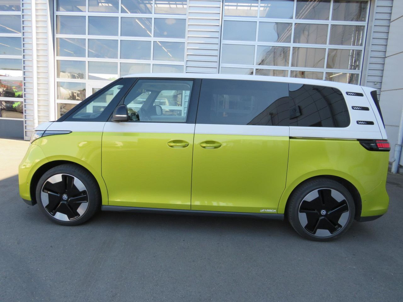 Volkswagen ID.Buzz Pro Design 150 kW Volkswagen ID.Buzz Pro Design 150 kW Klima AHK Navi ZV - Микробус, Електробус: снимка 3 Volkswagen ID.Buzz Pro Design 150 kW Volkswagen ID.Buzz Pro Design 150 kW Klima AHK Navi ZV - Микробус, Електробус: снимка 3