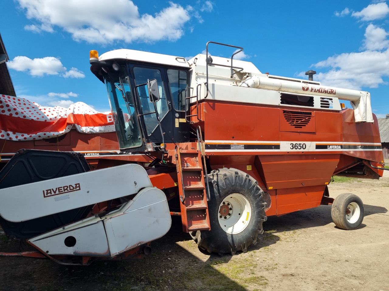 LAVERDA 3650 - Зърнокомбайн: снимка 1 LAVERDA 3650 - Зърнокомбайн: снимка 1