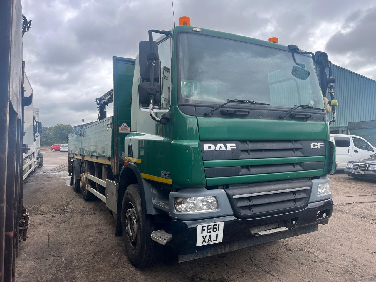 DAF CF 75 310 - Бордови камион, Камион с кран: снимка 1 DAF CF 75 310 - Бордови камион, Камион с кран: снимка 1