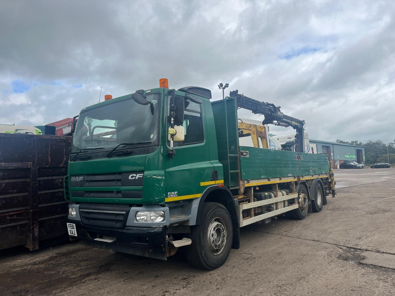 DAF CF 75 310 - Бордови камион, Камион с кран: снимка 2 DAF CF 75 310 - Бордови камион, Камион с кран: снимка 2