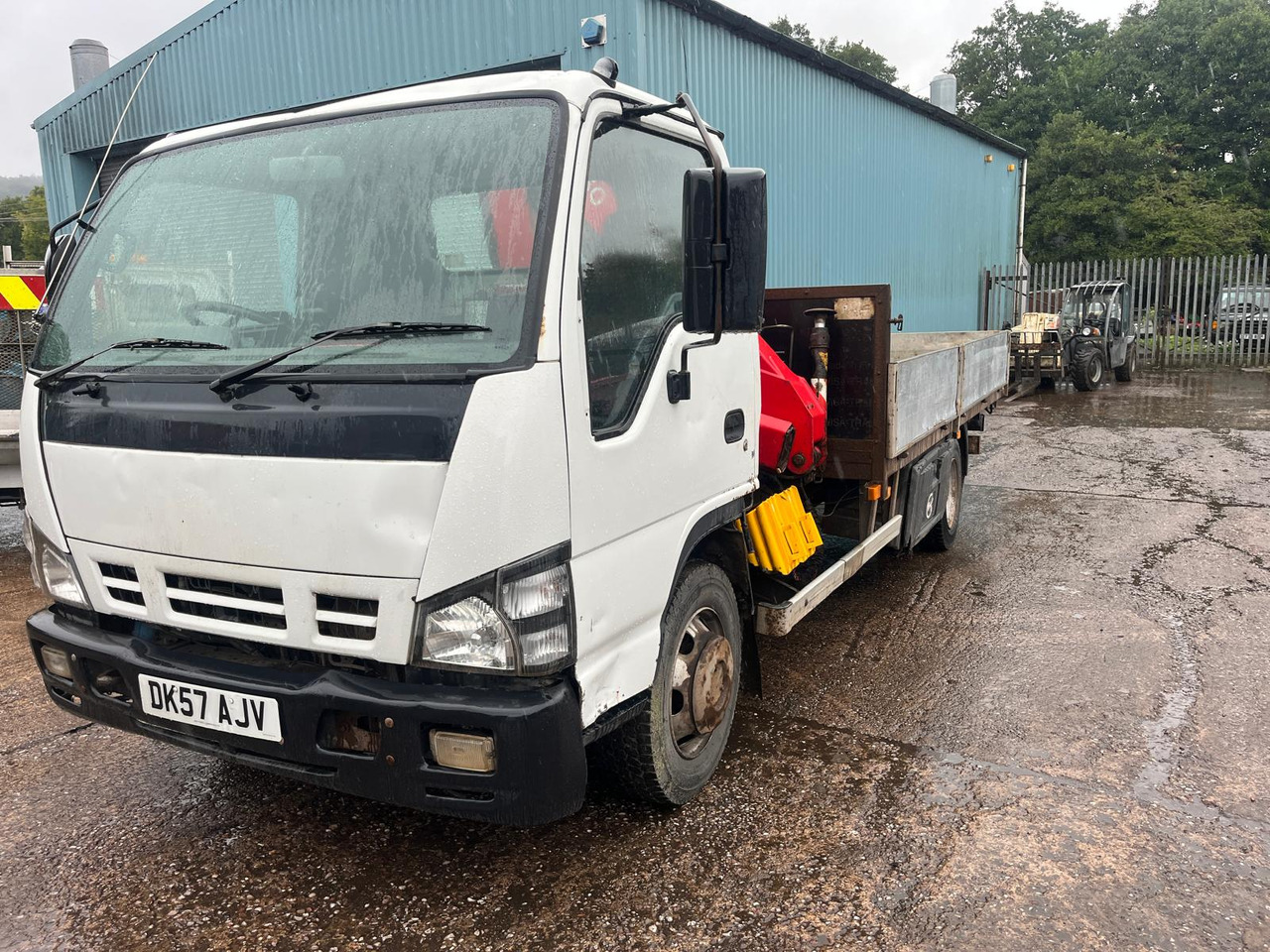 Isuzu NQR 70 - Бордови камион, Камион с кран: снимка 1 Isuzu NQR 70 - Бордови камион, Камион с кран: снимка 1