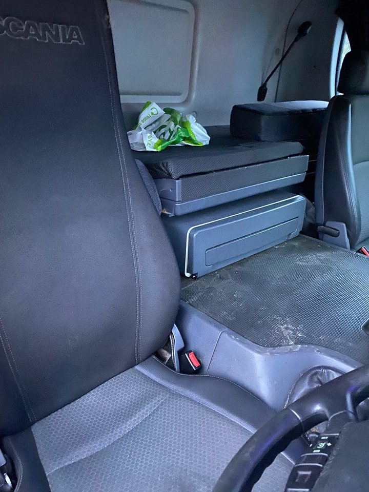 Scania P230 4x2 Box Van - Лекотоварен автомобил фургон: снимка 5 Scania P230 4x2 Box Van - Лекотоварен автомобил фургон: снимка 5