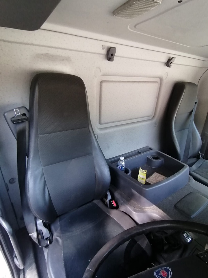 Scania P230 4x2 Box Van - Лекотоварен автомобил фургон: снимка 5 Scania P230 4x2 Box Van - Лекотоварен автомобил фургон: снимка 5