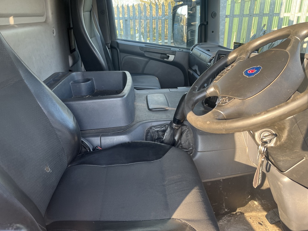 Scania P230 4x2 Curtain side - Камион с брезент: снимка 5 Scania P230 4x2 Curtain side - Камион с брезент: снимка 5