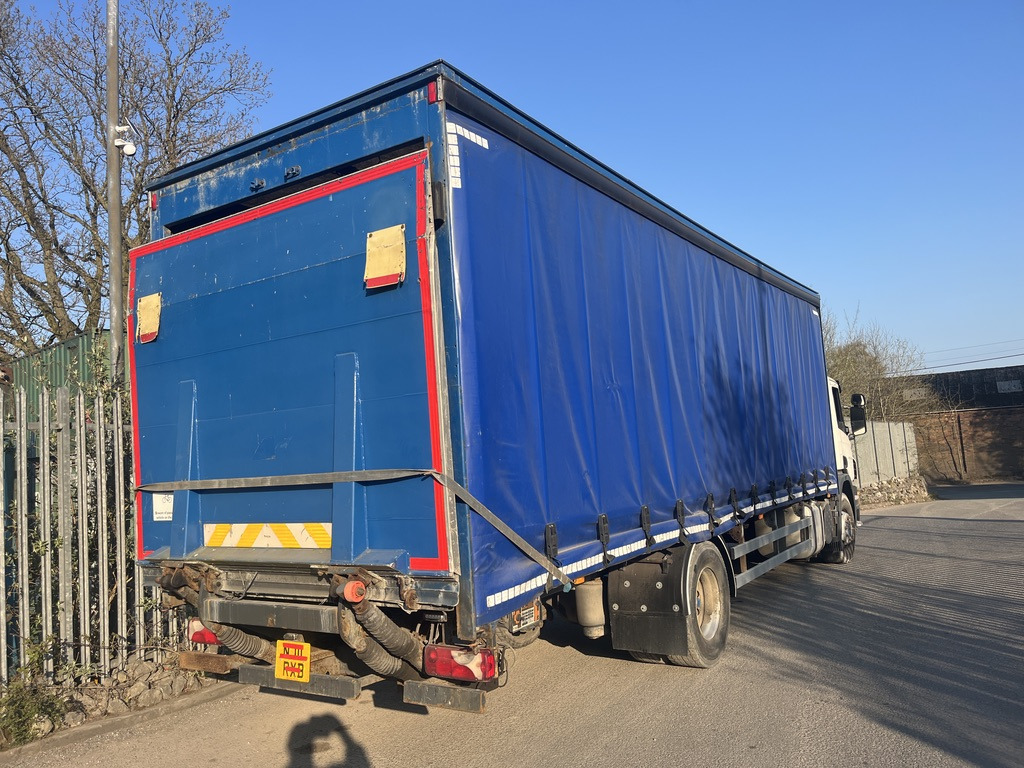 Scania P230 4x2 Curtain side - Камион с брезент: снимка 3 Scania P230 4x2 Curtain side - Камион с брезент: снимка 3