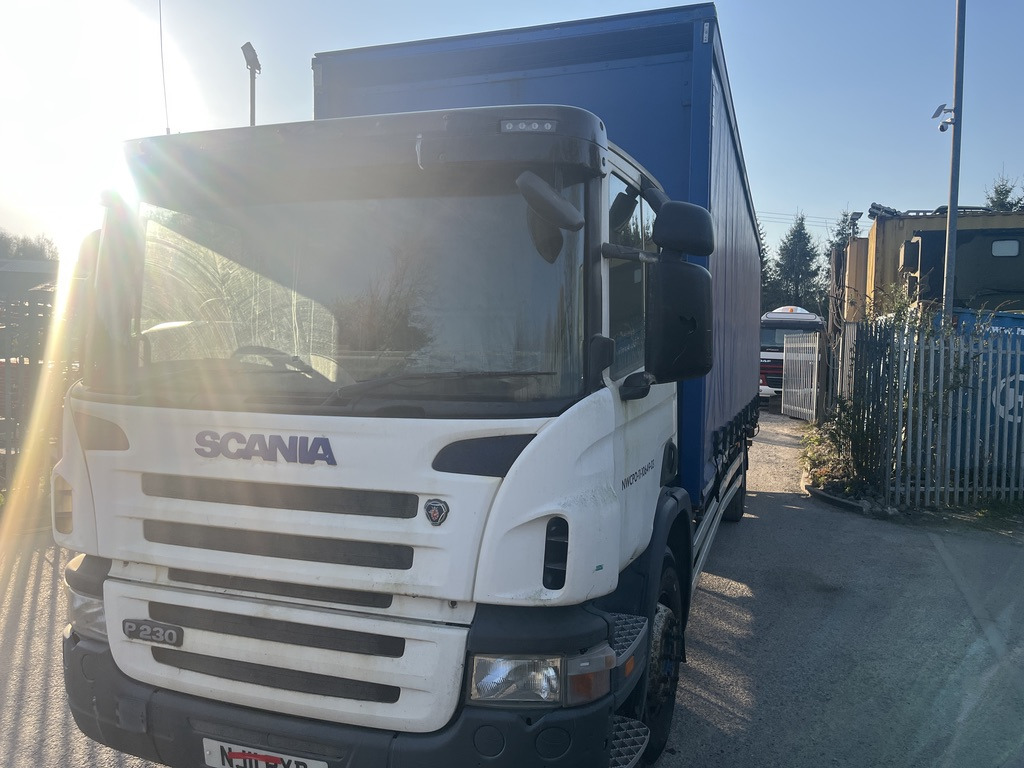 Scania P230 4x2 Curtain side - Камион с брезент: снимка 2 Scania P230 4x2 Curtain side - Камион с брезент: снимка 2