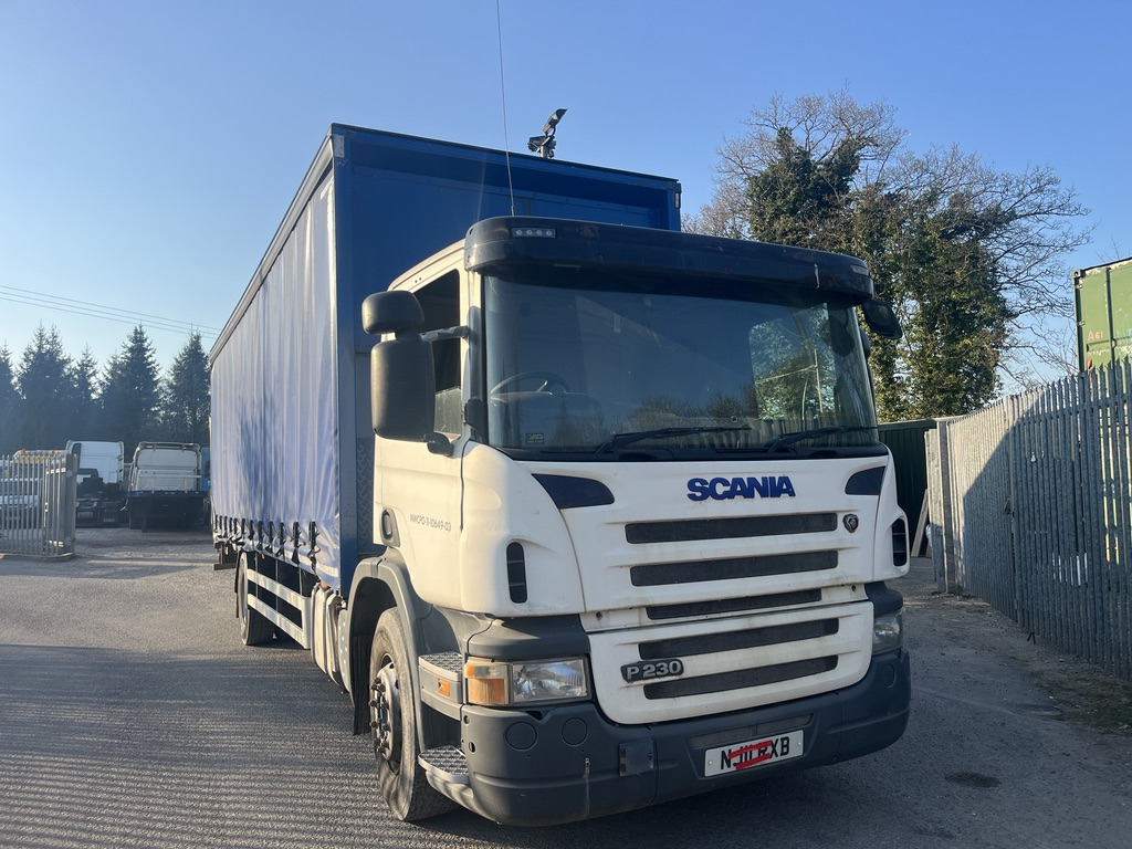 Scania P230 4x2 Curtain side - Камион с брезент: снимка 1 Scania P230 4x2 Curtain side - Камион с брезент: снимка 1