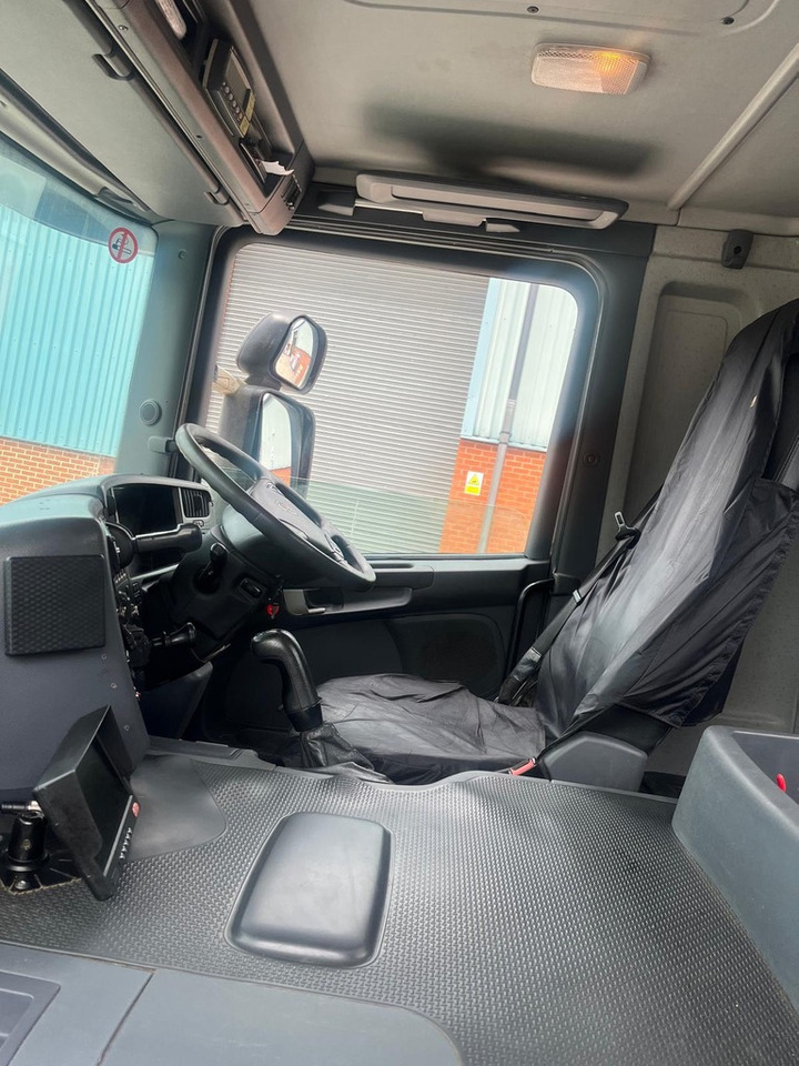 Самосвал камион Scania P410 8x4 Tipper: снимка 12