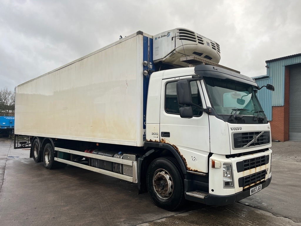 Volvo FM9 300 Euro 4 - Лекотоварен автомобил фургон: снимка 2 Volvo FM9 300 Euro 4 - Лекотоварен автомобил фургон: снимка 2