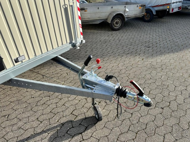 Bauwagen 1350 kg, 3500 x 2200 x 230 cm, 80 km/h Schnelläufer - Ремарке за кола: снимка 2 Bauwagen 1350 kg, 3500 x 2200 x 230 cm, 80 km/h Schnelläufer - Ремарке за кола: снимка 2