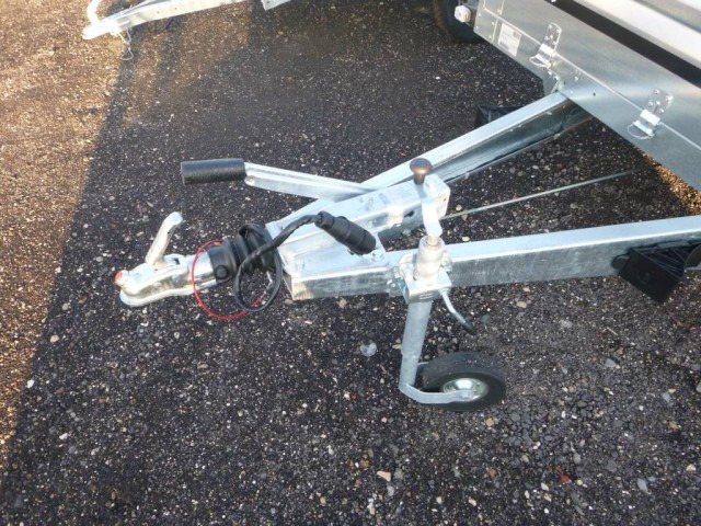 Нови Ремарке за кола Brenderup Tieflader 2300S Stahl, 2,0 to. 3010x1530x400mm: снимка 8