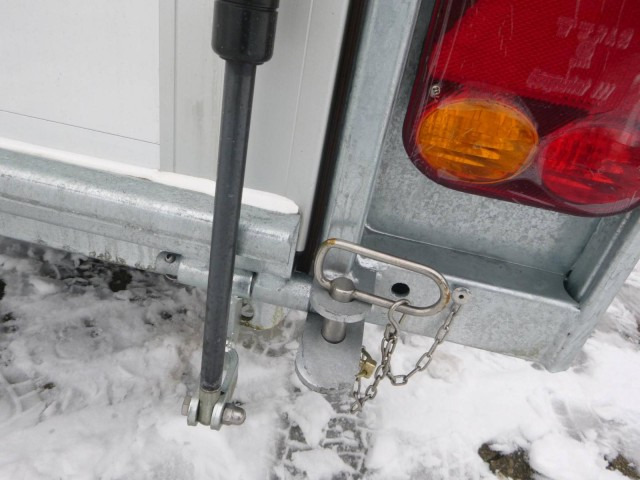 Нови Затворена каросерия ремарке Cheval Liberte Debon Cargo 2 Poly + Türe weiß 1300 kg, 100 km/h, 300x155x168cm: снимка 16 Нови Затворена каросерия ремарке Cheval Liberte Debon Cargo 2 Poly + Türe weiß 1300 kg, 100 km/h, 300x155x168cm: снимка 16