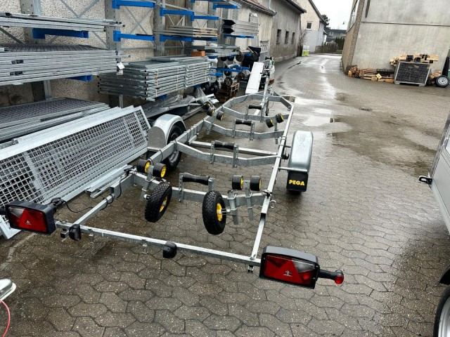 Pega V-Liner 750 kg, 100 km/h, 5,0 x 1,8 m - Колесар за лодка: снимка 2 Pega V-Liner 750 kg, 100 km/h, 5,0 x 1,8 m - Колесар за лодка: снимка 2