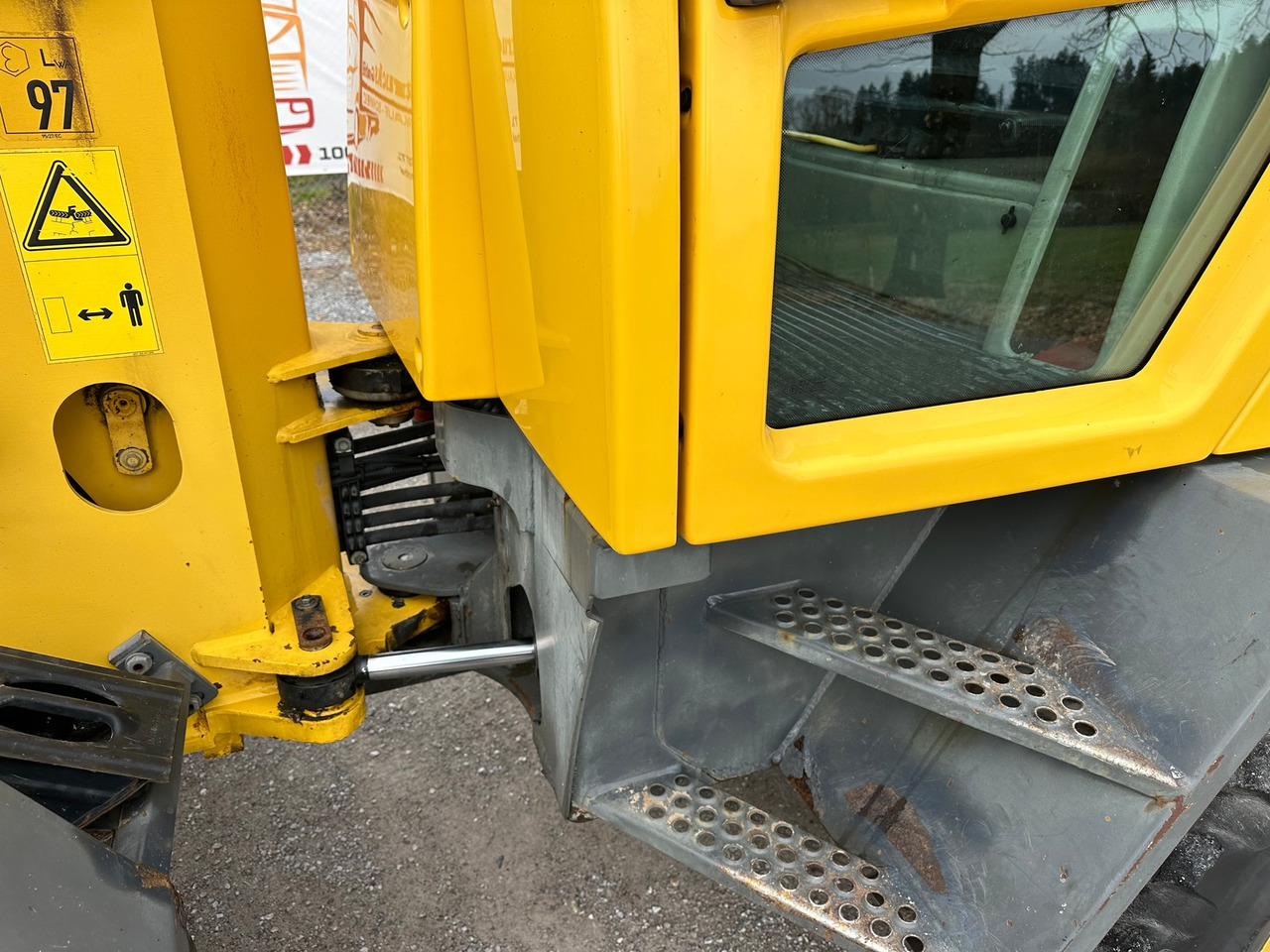 Колесен товарач KOMATSU WA 85 3: снимка 8