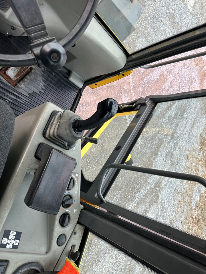 Колесен товарач KOMATSU WA 85 3: снимка 15
