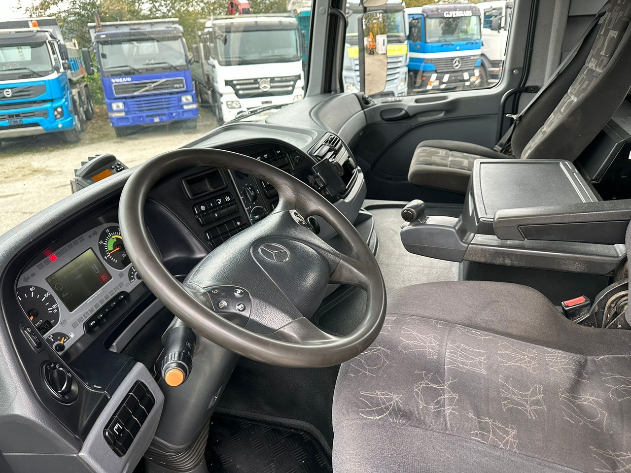 MERCEDES-BENZ Actros 3246 8x4 Kipper - Самосвал камион: снимка 4 MERCEDES-BENZ Actros 3246 8x4 Kipper - Самосвал камион: снимка 4