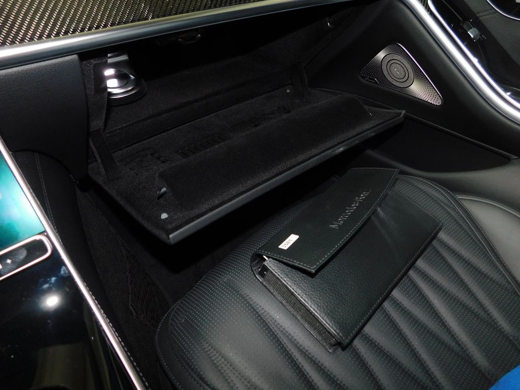 Лек автомобил Mercedes-Benz S 63 AMG S -Klasse Lim. e 4Matic: снимка 18