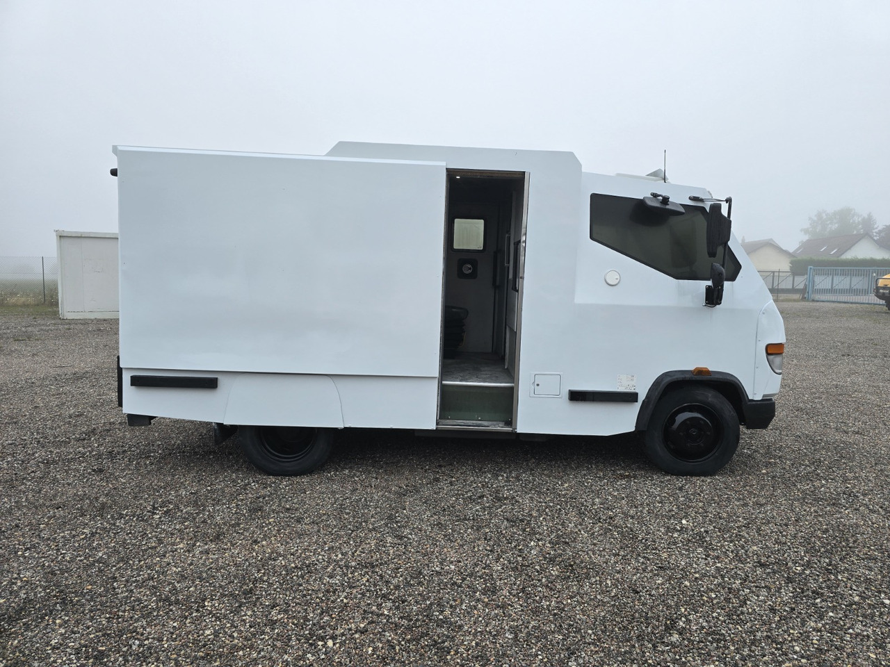Mercedes Vario 816 - Инкасаторска кола: снимка 3 Mercedes Vario 816 - Инкасаторска кола: снимка 3