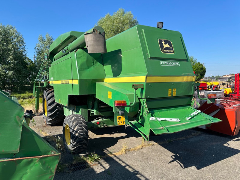 John Deere 2256 - Зърнокомбайн: снимка 2 John Deere 2256 - Зърнокомбайн: снимка 2