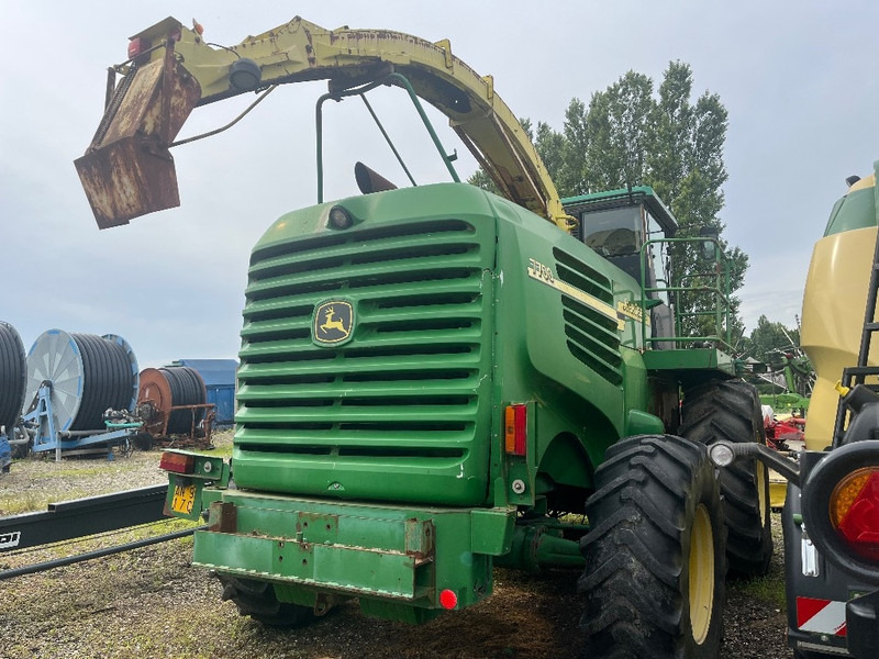 John Deere 7700 - Силажокомбайн: снимка 4 John Deere 7700 - Силажокомбайн: снимка 4