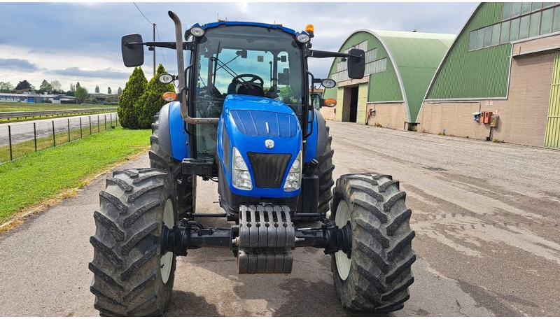 New Holland T 4.105 - Трактор: снимка 2 New Holland T 4.105 - Трактор: снимка 2