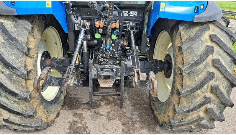 New Holland T 4.105 - Трактор: снимка 5 New Holland T 4.105 - Трактор: снимка 5