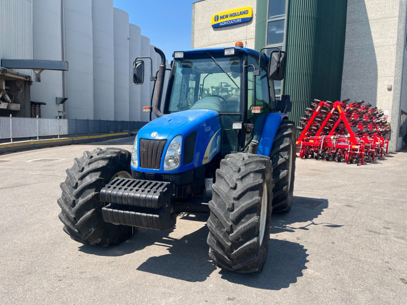 New Holland TL 100 A - Трактор: снимка 1 New Holland TL 100 A - Трактор: снимка 1