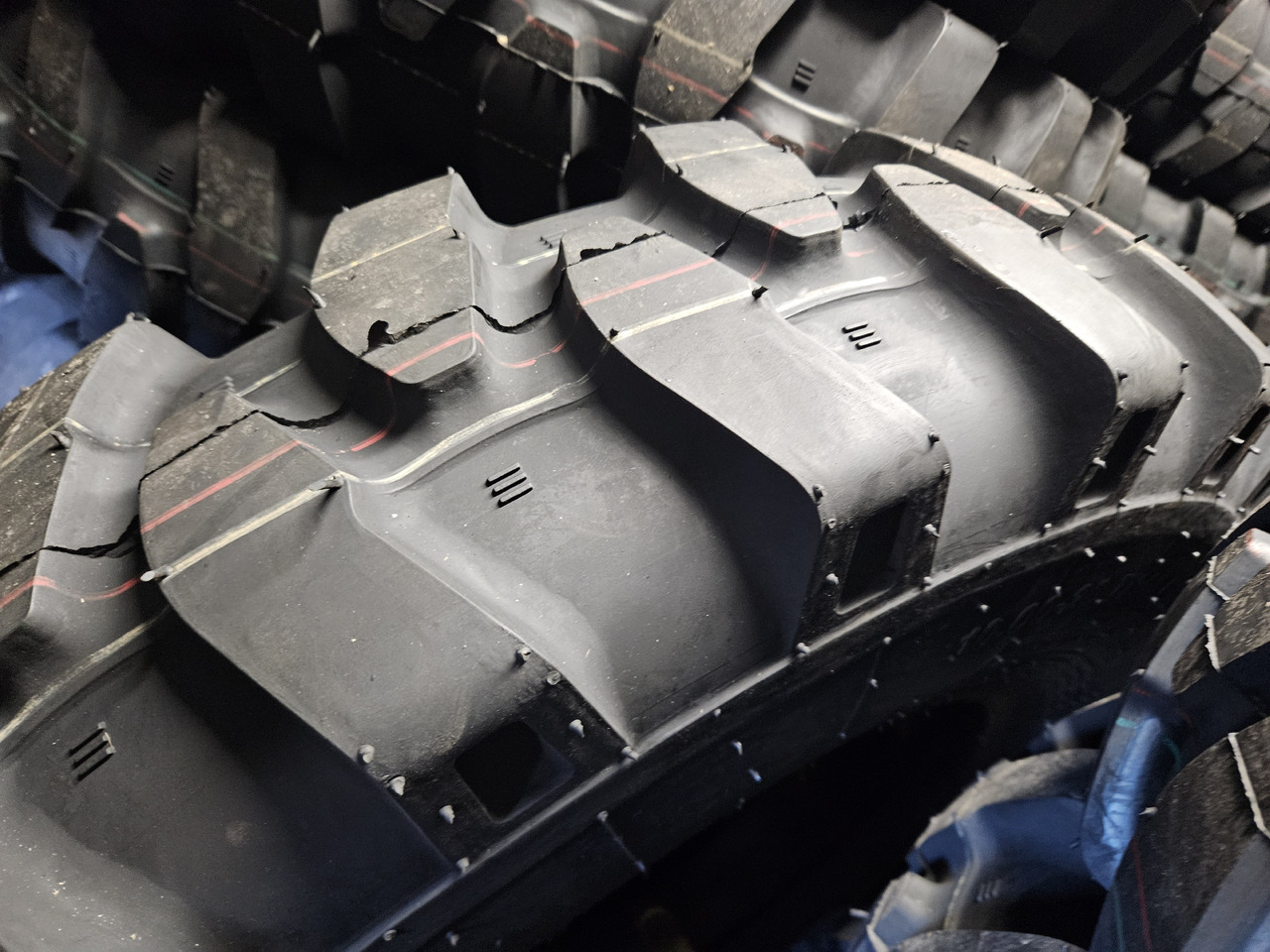 Armour TI300 10.00-20 - Гума за Колесен багер: снимка 5 Armour TI300 10.00-20 - Гума за Колесен багер: снимка 5