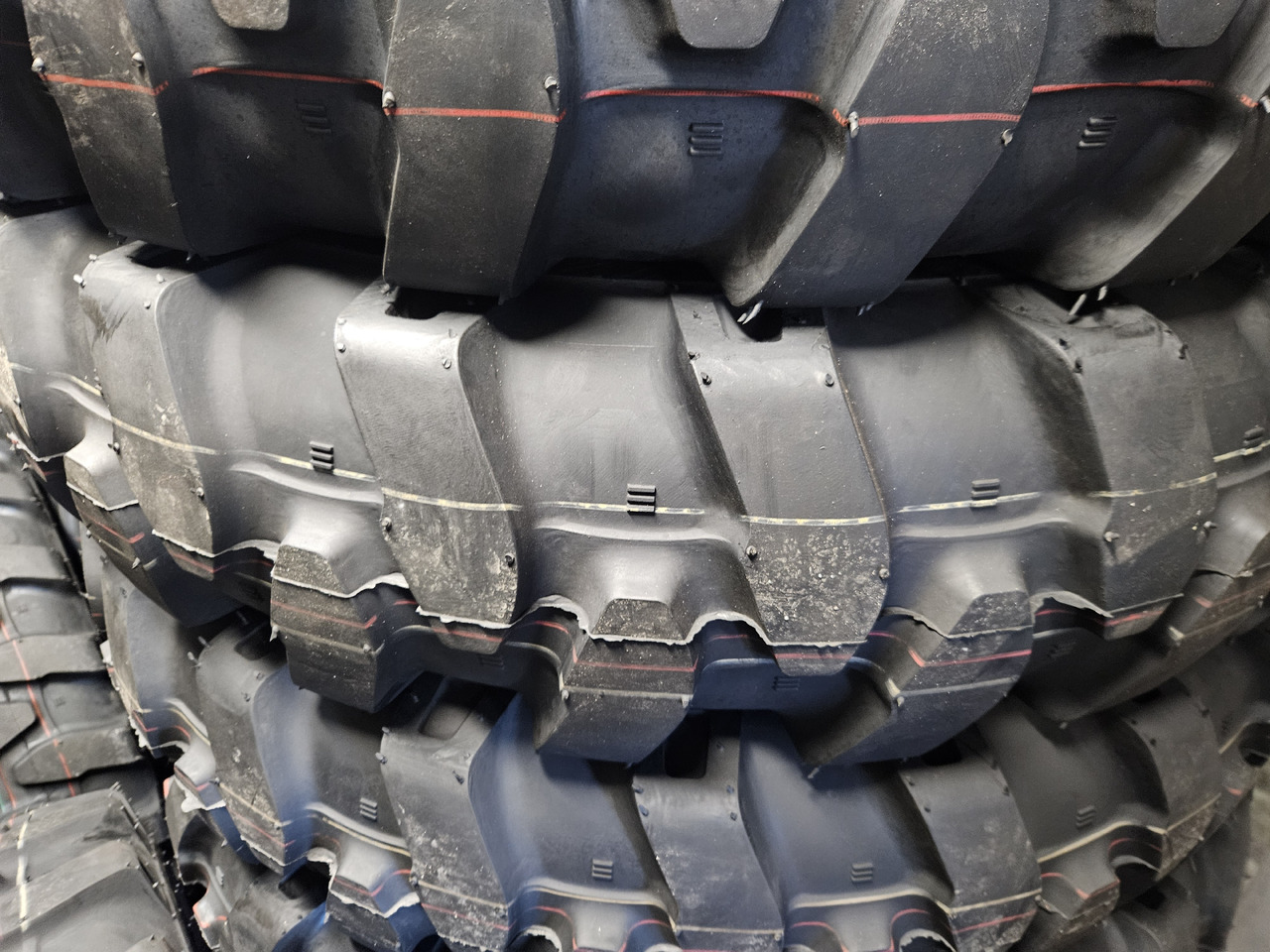 Armour TI300 10.00-20 - Гума за Колесен багер: снимка 3 Armour TI300 10.00-20 - Гума за Колесен багер: снимка 3