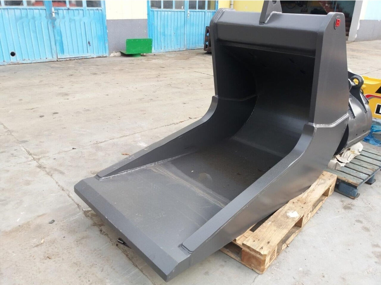 Balavto quarry bucket 1000 mm - Кофа за багер за Строителна техника: снимка 3 Balavto quarry bucket 1000 mm - Кофа за багер за Строителна техника: снимка 3
