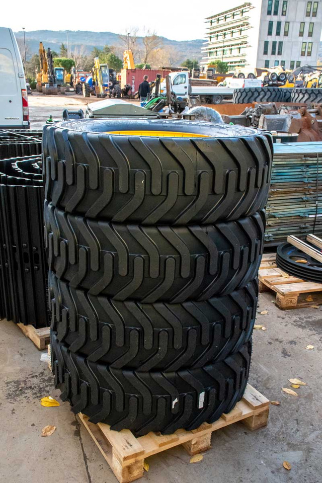 Bandenmarkt 315/70R22.5 - Комплект колела за Багер: снимка 2 Bandenmarkt 315/70R22.5 - Комплект колела за Багер: снимка 2
