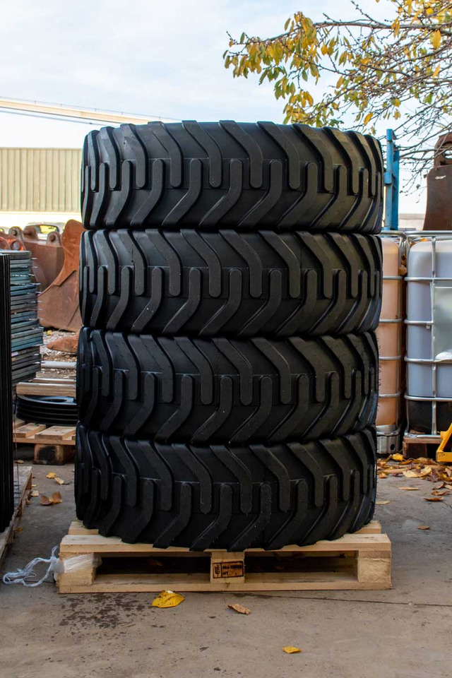 Bandenmarkt 315/70R22.5 - Комплект колела за Багер: снимка 1 Bandenmarkt 315/70R22.5 - Комплект колела за Багер: снимка 1