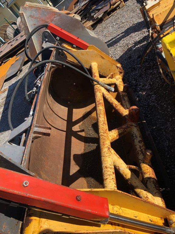 Front loader bucket with closure 2300 mm Volvo - Кофа за товарач за Колесен товарач: снимка 1 Front loader bucket with closure 2300 mm Volvo - Кофа за товарач за Колесен товарач: снимка 1