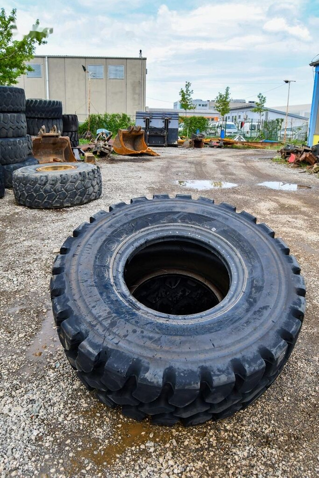 Goodyear 20.5R25 - Комплект колела: снимка 2 Goodyear 20.5R25 - Комплект колела: снимка 2