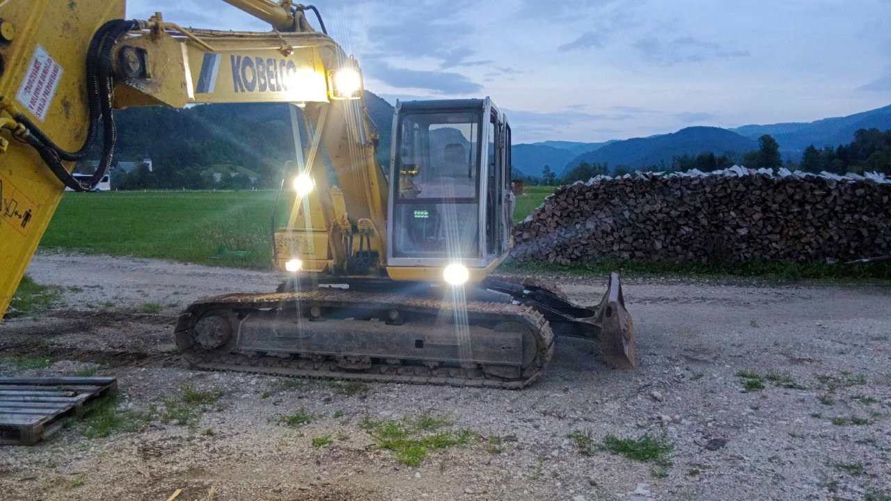 KOBELCO SK 130LC - Верижен багер: снимка 4 KOBELCO SK 130LC - Верижен багер: снимка 4