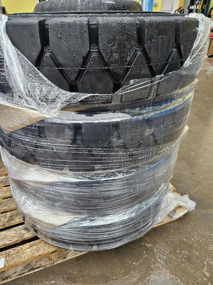 SOLID tires - Комплект колела за Колесен багер: снимка 3 SOLID tires - Комплект колела за Колесен багер: снимка 3
