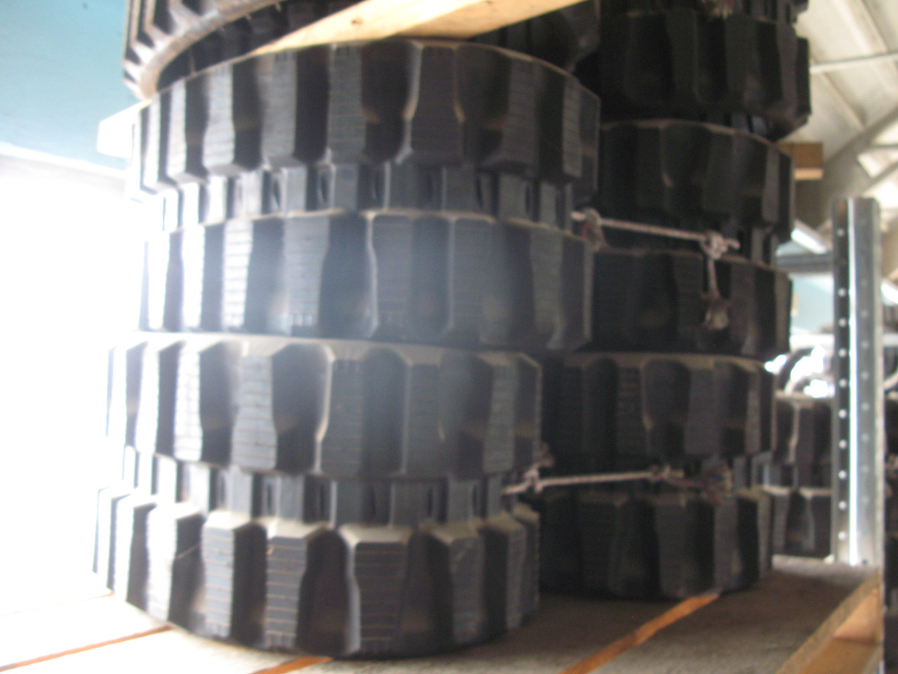 TAERYUK CW300X52,5X74 - Гумени/ Метални вериги за Багер: снимка 1 TAERYUK CW300X52,5X74 - Гумени/ Метални вериги за Багер: снимка 1