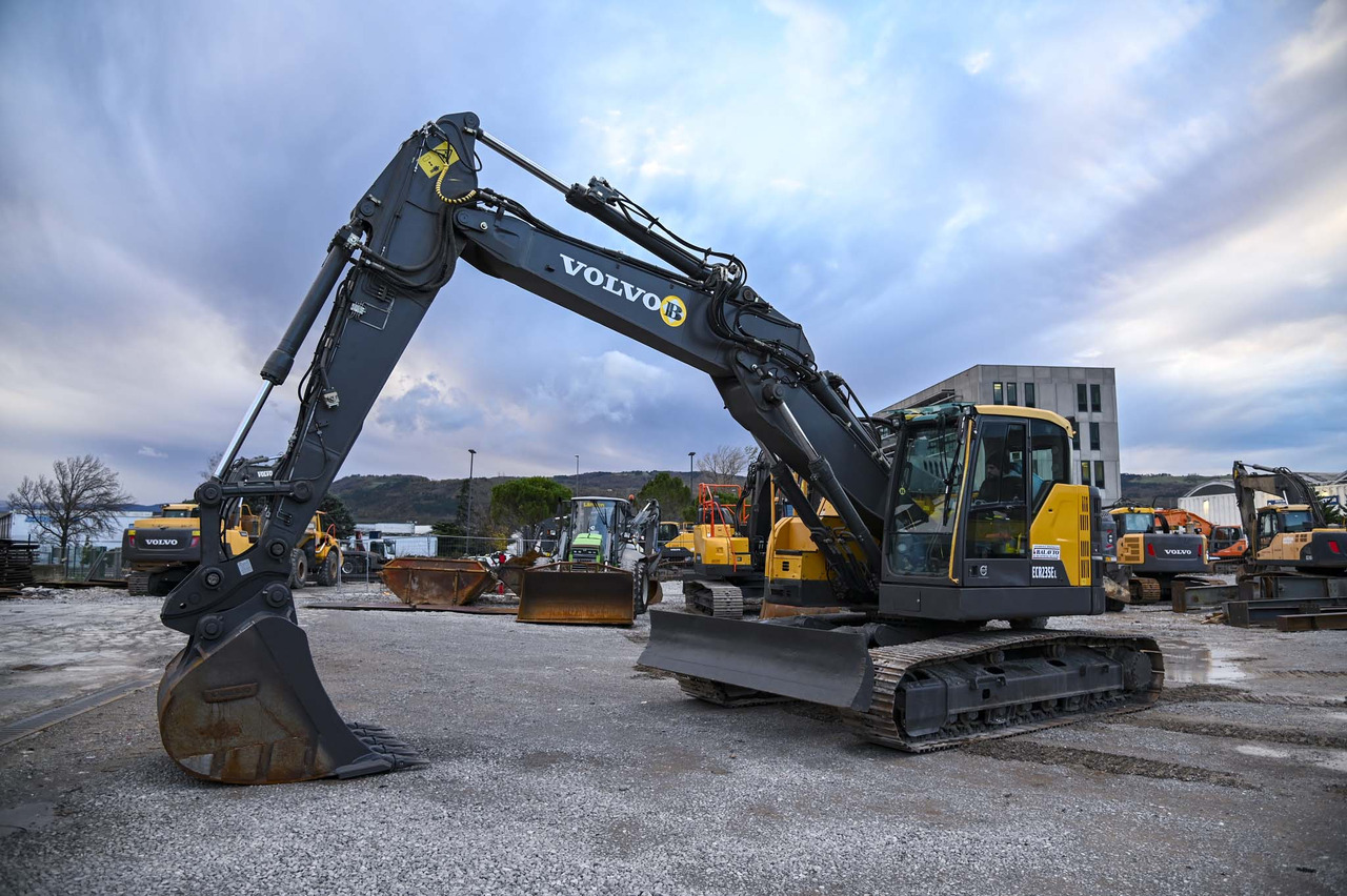 VOLVO ECR235EL - Верижен багер: снимка 2 VOLVO ECR235EL - Верижен багер: снимка 2