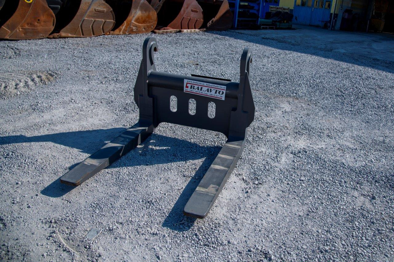 VOLVO pallet forks 1450 mm for 6-12 ton loaders - Вилици за Товарач: снимка 2 VOLVO pallet forks 1450 mm for 6-12 ton loaders - Вилици за Товарач: снимка 2