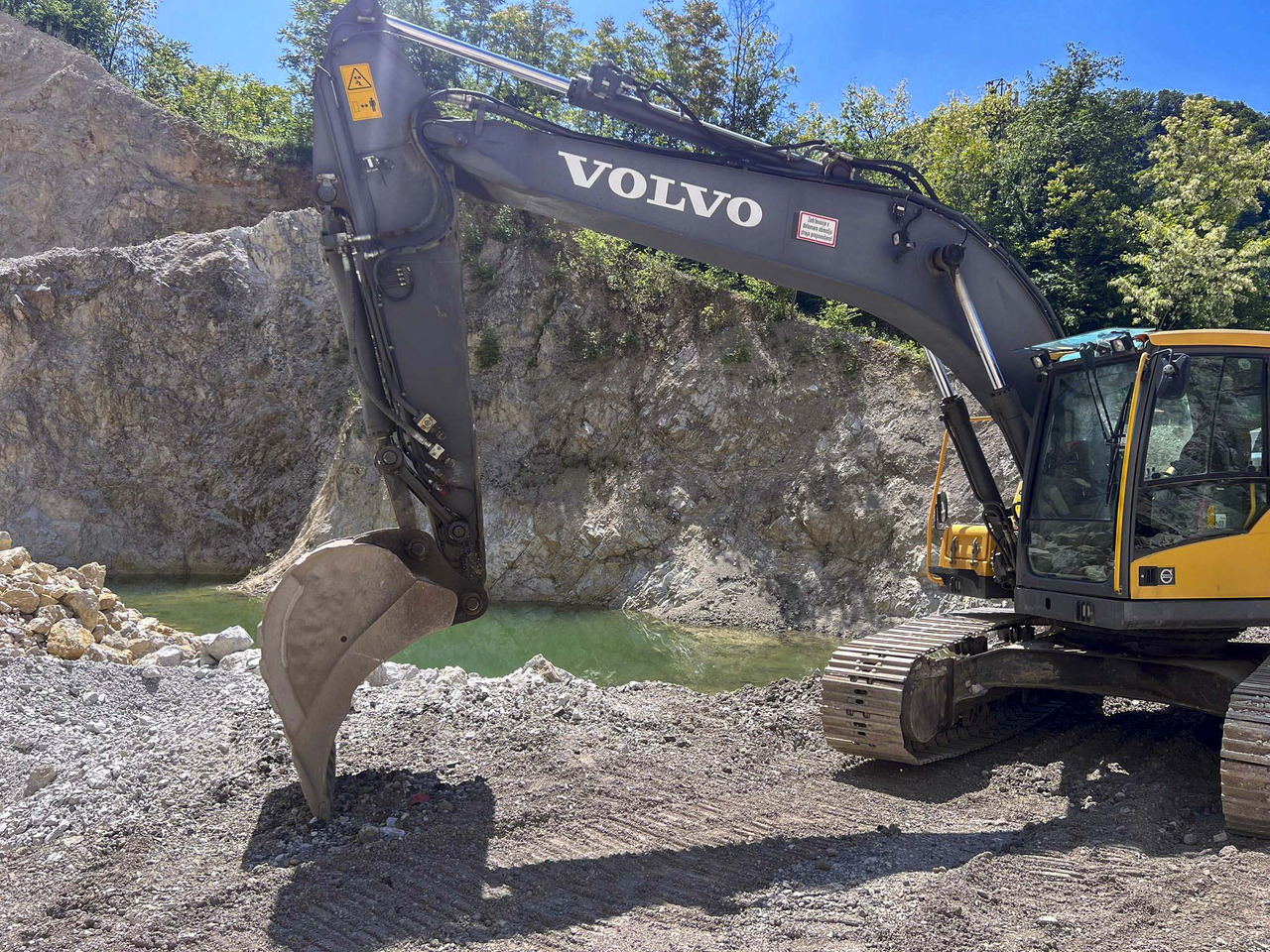 Volvo EC220D - Верижен багер: снимка 2 Volvo EC220D - Верижен багер: снимка 2