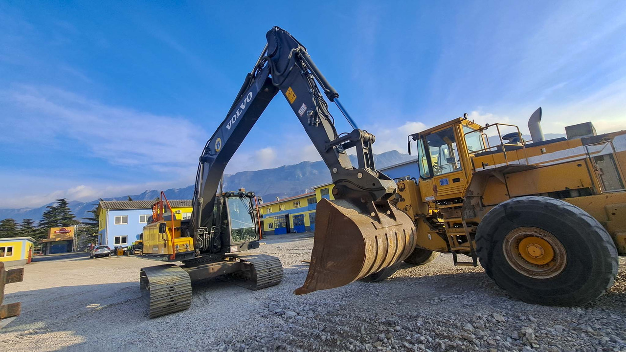 Volvo EC220EL - Верижен багер: снимка 3 Volvo EC220EL - Верижен багер: снимка 3