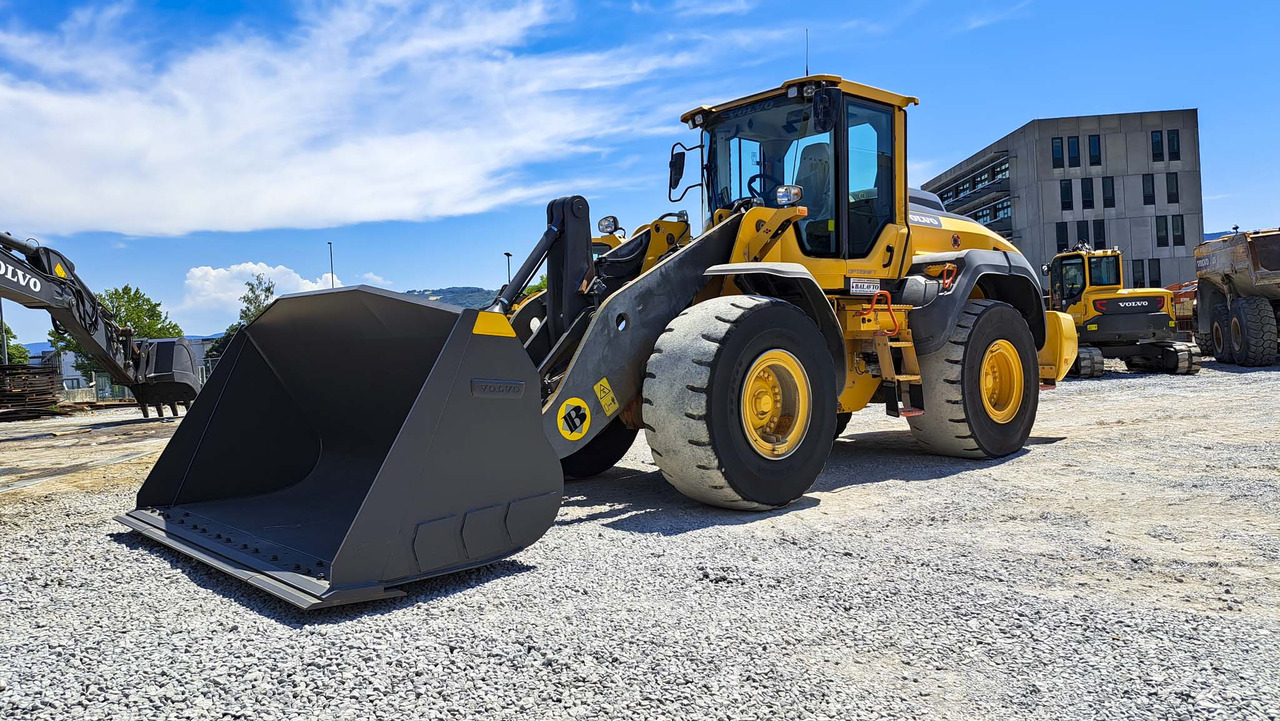 Volvo L120H - Колесен товарач: снимка 1 Volvo L120H - Колесен товарач: снимка 1