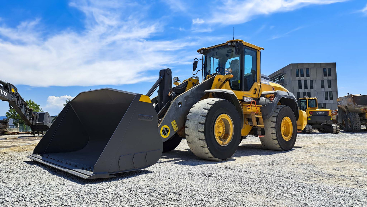 Volvo L120H - Колесен товарач: снимка 2 Volvo L120H - Колесен товарач: снимка 2